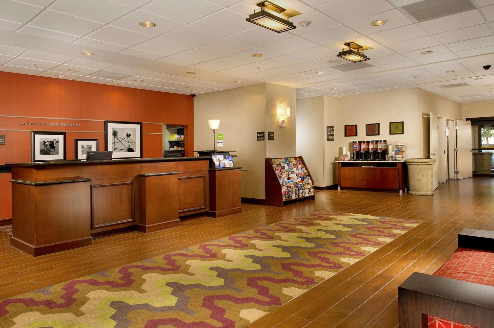 Hampton Inn&Suites San Antonio Airport Exterior foto